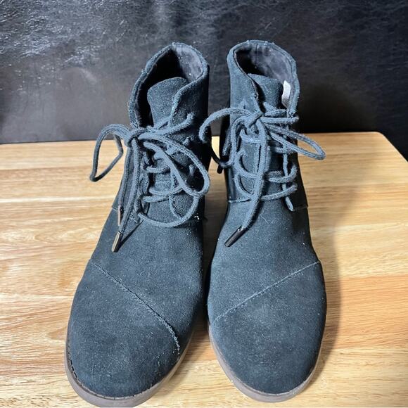 Toms Hyde Black Suede Lace‎ Up Ankle Wedge Boots Size 7.5 - Picture 3 of 9